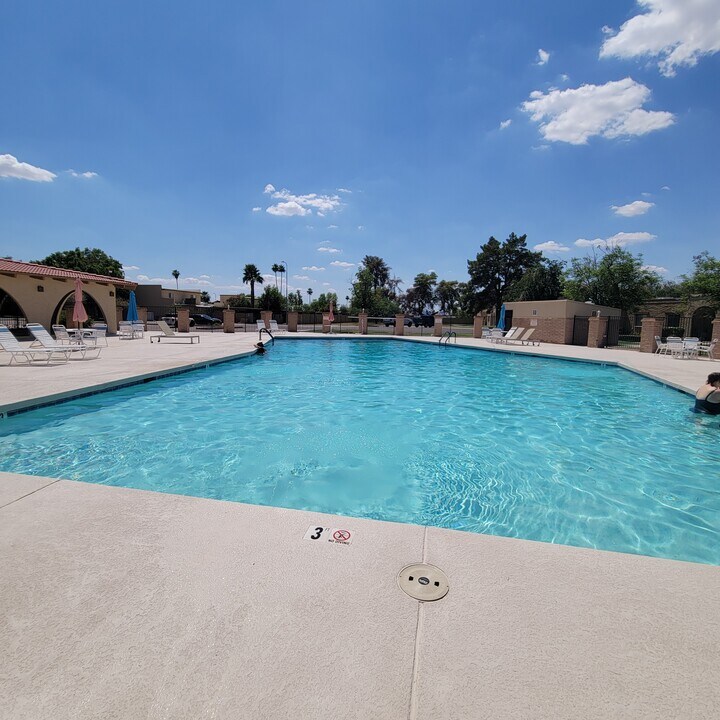 2150 E Ellis Dr in Tempe, AZ - Foto de edificio