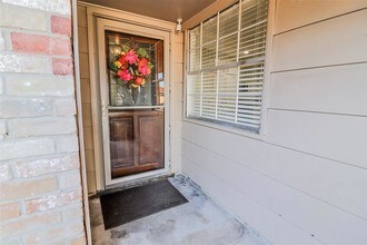 4302 W Grant St in Deer Park, TX - Building Photo - Building Photo