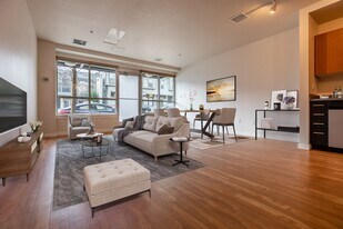 Collage in Seattle, WA - Building Photo