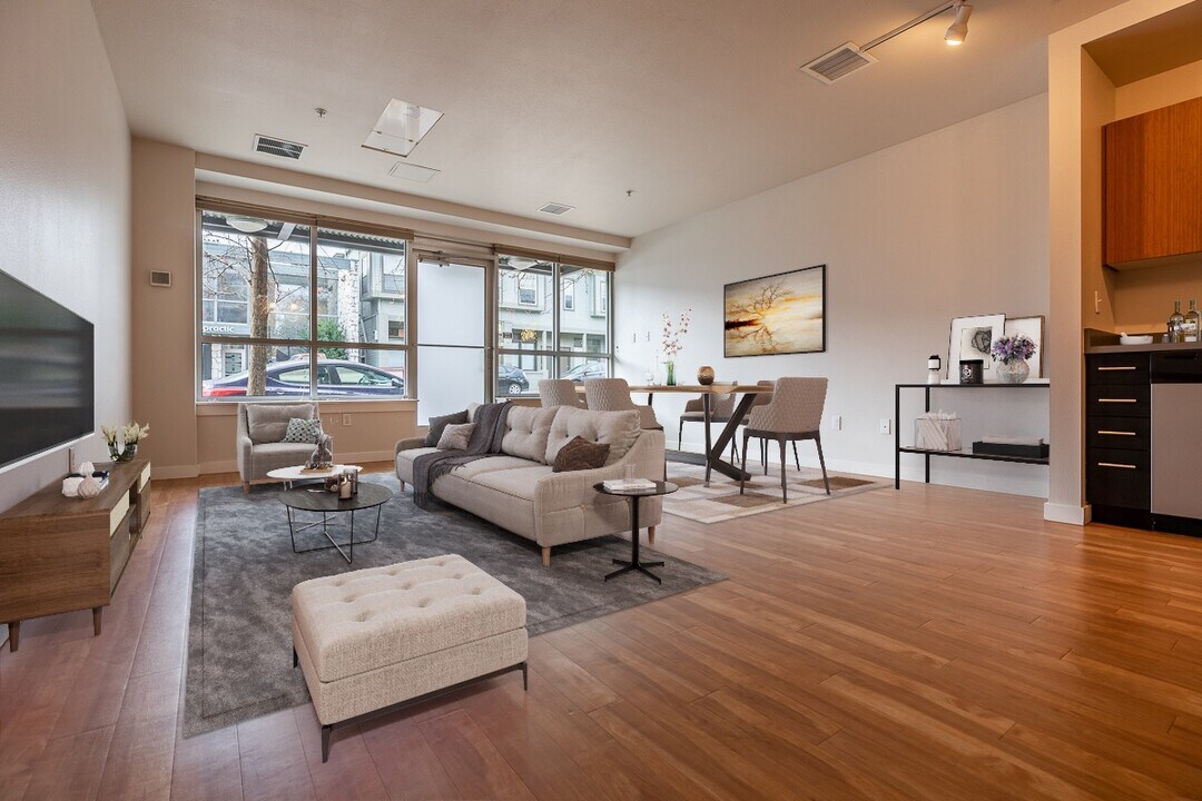 Collage in Seattle, WA - Building Photo