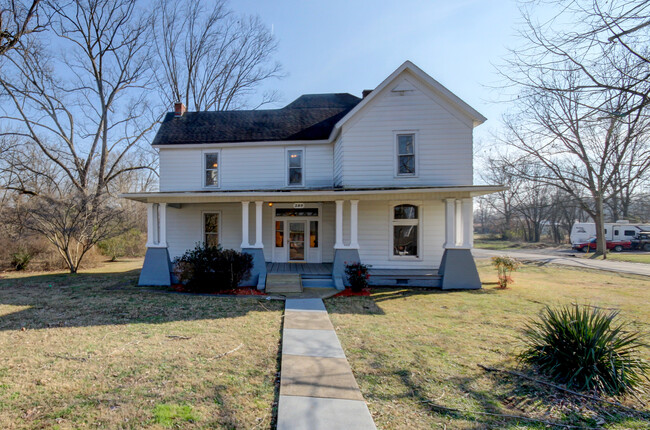 389 3rd St in Guthrie, KY - Building Photo - Building Photo
