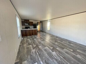 107 S 6th St in Kalona, IA - Building Photo - Building Photo