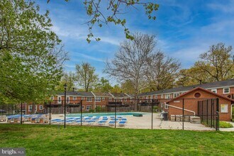 2707 S Walter Reed Dr in Arlington, VA - Building Photo - Building Photo