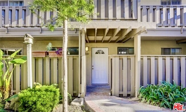 3265 Santa Fe Ave in Long Beach, CA - Building Photo - Building Photo