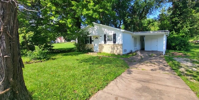 property at 1341 S Oak Grove Ave