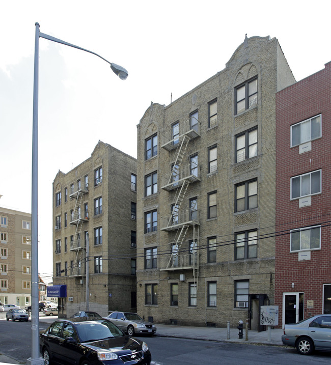 3025 Middletown Ave in Bronx, NY - Building Photo - Building Photo