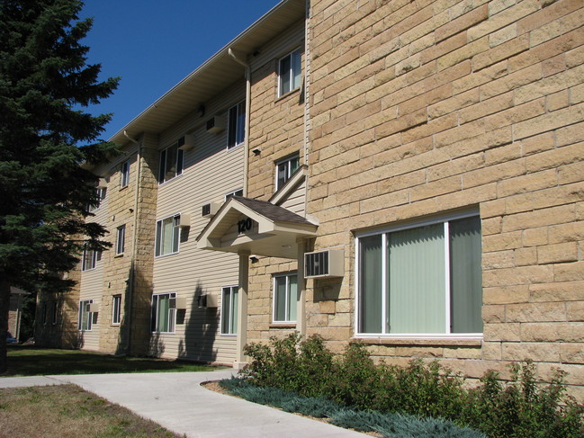 Birchwood East Apartments in Virginia, MN - Foto de edificio - Building Photo