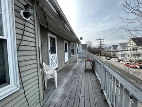 68 Willow Ave, Unit 2 in Somerville, MA - Building Photo - Building Photo