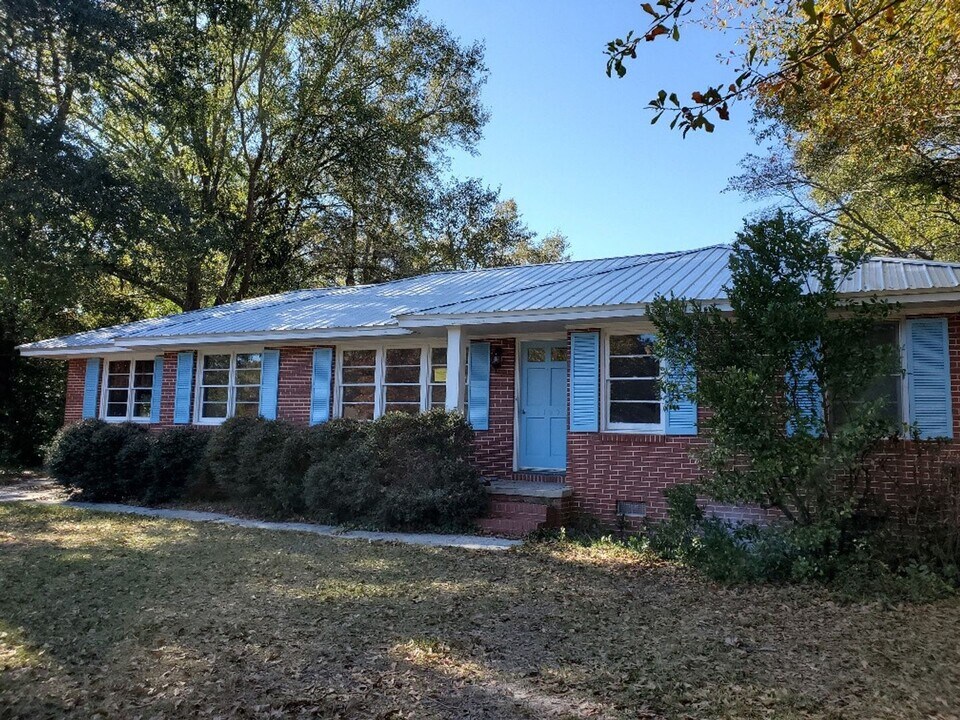 1120 Edgewood Dr in Dublin, GA - Building Photo