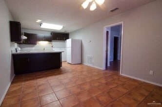 1022 W Violet Dr in McAllen, TX - Building Photo - Building Photo