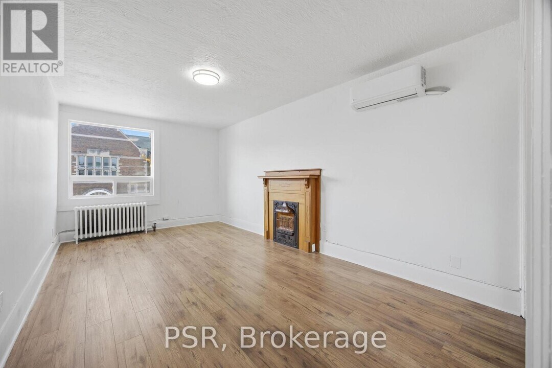 197 Roncesvalles Ave in Toronto, ON - Building Photo