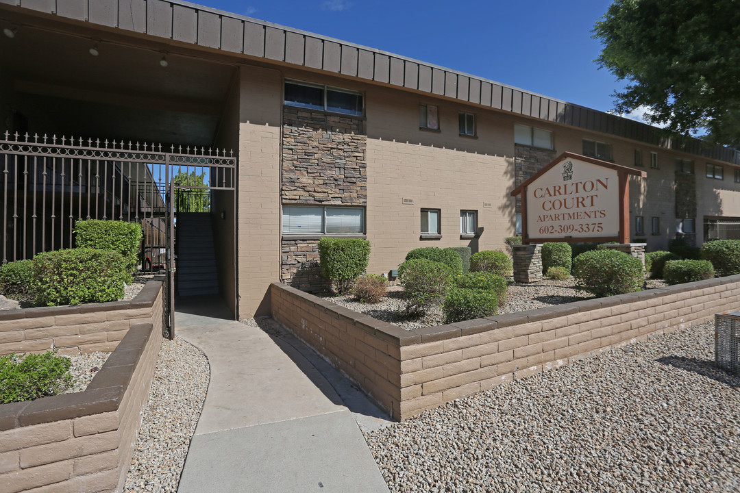 Carlton Court in Phoenix, AZ - Foto de edificio