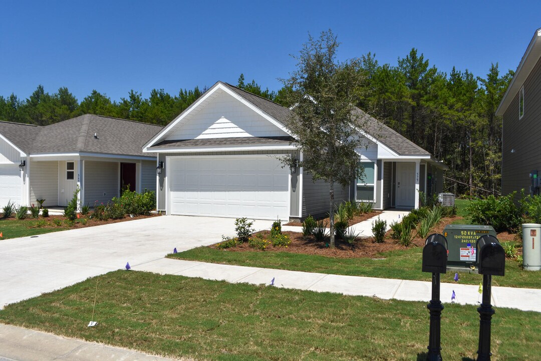 575 Earl Godwin Rd in Freeport, FL - Building Photo