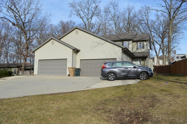property at 1043 N Thompson Dr