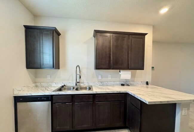 3992 Village View Ln in Orange Park, FL - Foto de edificio - Building Photo