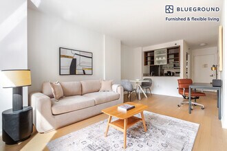 535 W 23rd St, Unit SI FL4-ID2044 in New York, NY - Building Photo - Building Photo