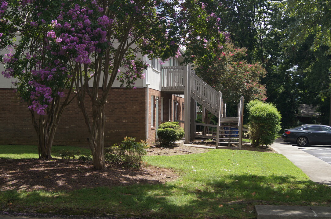 27 North Apartments in Greensboro, NC - Building Photo