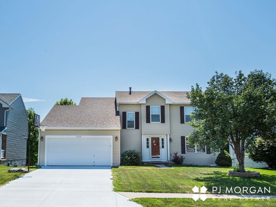 14745 Ruggles St in Omaha, NE - Building Photo