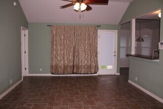 103 Hummingbird Ct in Cedar Creek, TX - Building Photo - Building Photo