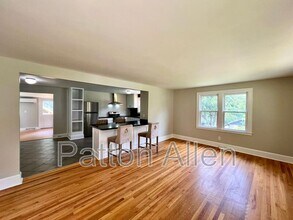 11 Bassett Rd in Asheville, NC - Building Photo - Building Photo