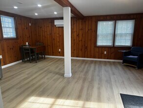 352 Hotchkiss Rd in Orange, CT - Building Photo - Building Photo