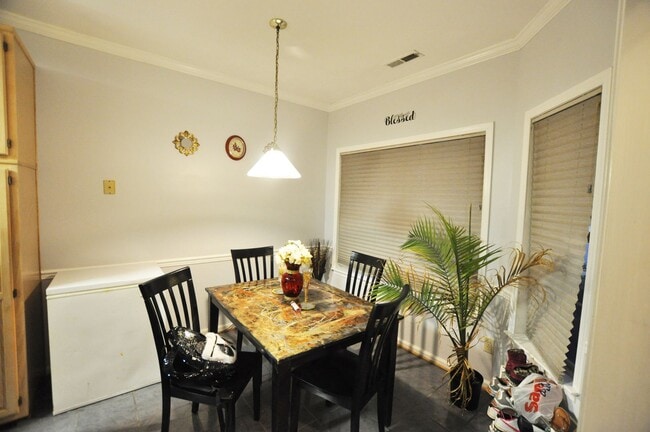 713 S Lake Cir in Chesapeake, VA - Building Photo - Building Photo