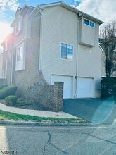 1 Whispering Way E in Berkeley Heights, NJ - Building Photo - Building Photo