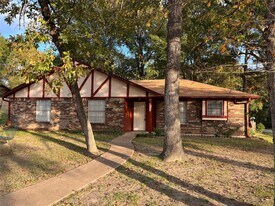 3661 Youpon Ln in Huntsville, TX - Building Photo