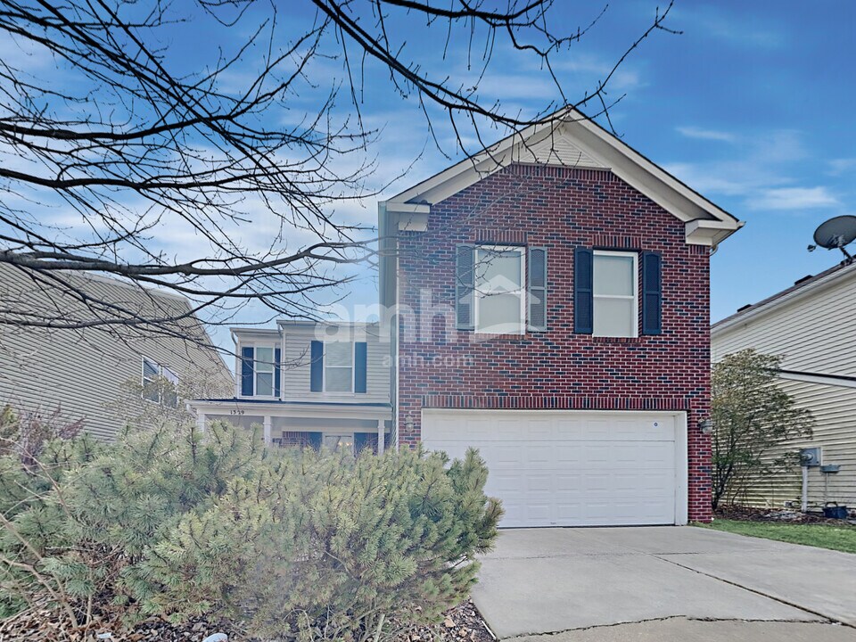 1329 Central Park Dr in Shelbyville, IN - Foto de edificio