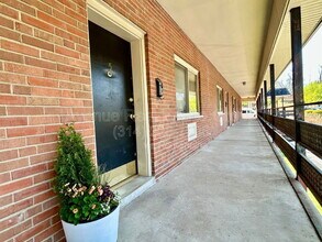 129 E Lockwood Ave in Webster Groves, MO - Building Photo - Building Photo