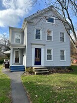 26 Pearl St in Guilford, CT - Building Photo