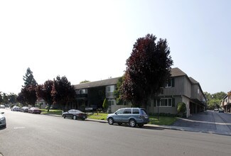 Barkley Square Apartments in Mountain View, CA - Building Photo - Building Photo