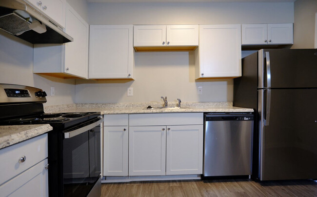 Pineview Apartments in Morrow, GA - Foto de edificio - Building Photo