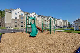 Tate Commons in New Bern, NC - Foto de edificio - Building Photo