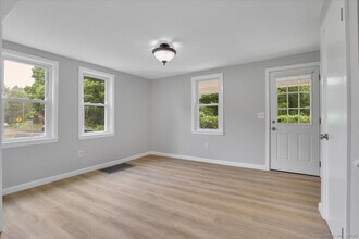 5 Brook St in New Hartford, CT - Building Photo - Building Photo
