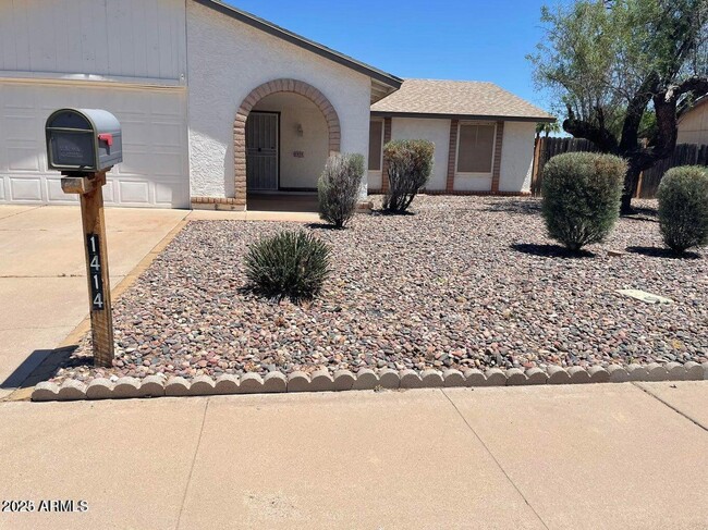 property at 1414 W Colt Rd