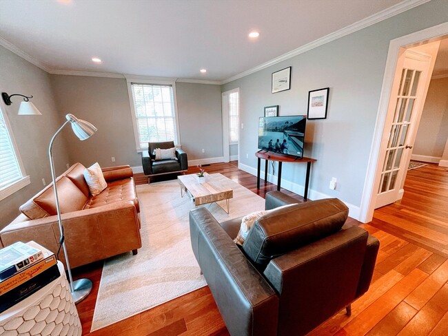 363 N Main St-Unit -0 in Andover, MA - Foto de edificio - Building Photo