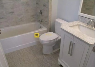 262 Brown St, Unit T in Waltham, MA - Foto de edificio - Building Photo