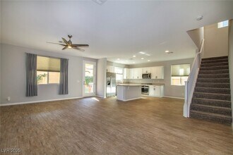 10461 Skye Summit Ave in Las Vegas, NV - Building Photo - Building Photo