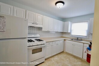 110 Union Ave, Unit B in Lakehurst, NJ - Building Photo - Building Photo