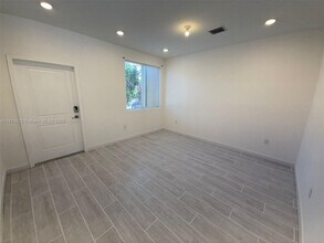 2317 SE 10th St in Homestead, FL - Building Photo - Building Photo