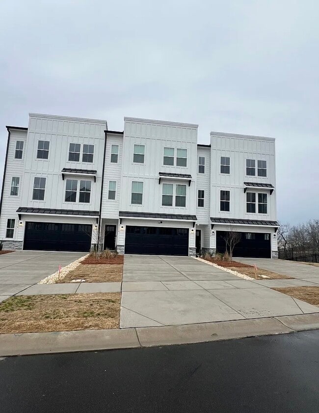 property at 2092 Barrowcliffe Dr NW