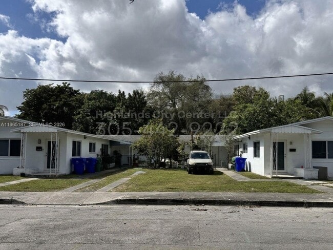 1230 NW 8th Ct in Miami, FL - Building Photo - Building Photo