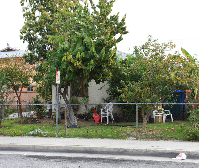 6148 Heliotrope Ave in Maywood, CA - Foto de edificio - Building Photo