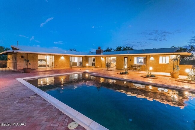 property at 5965 N Sabino Shadow Ln