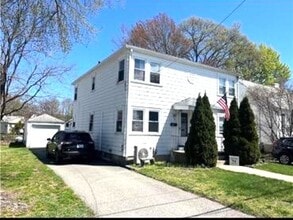 16 Intervale Rd in Cranston, RI - Building Photo - Building Photo