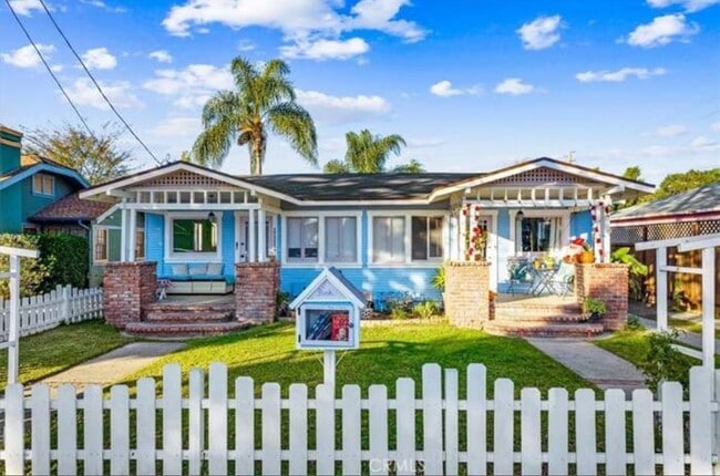 property at 631 1/2 E Palmyra Ave