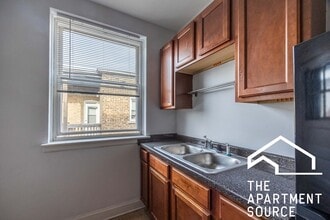 2004 W Jarvis Ave in Chicago, IL - Foto de edificio - Building Photo