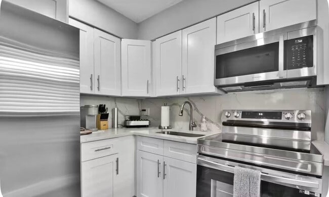 708 SW 16th Ave in Fort Lauderdale, FL - Building Photo - Building Photo