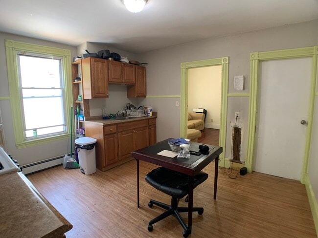 569 Main St, Unit 1 in Medford, MA - Building Photo - Building Photo